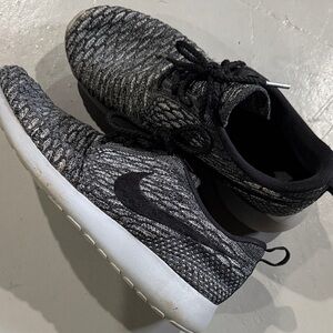 Nike womens Roshe Black and White Sneakers